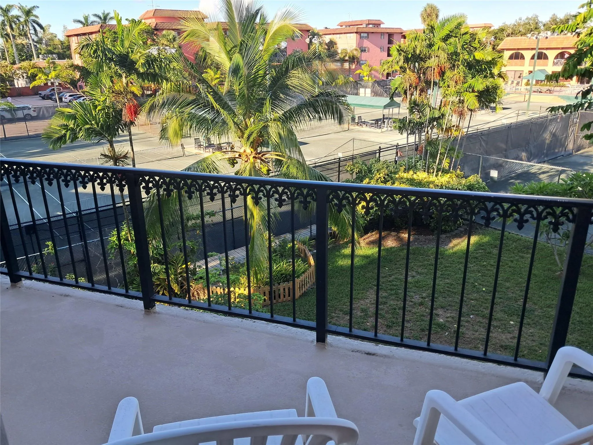 620 Tennis Club Dr, #305