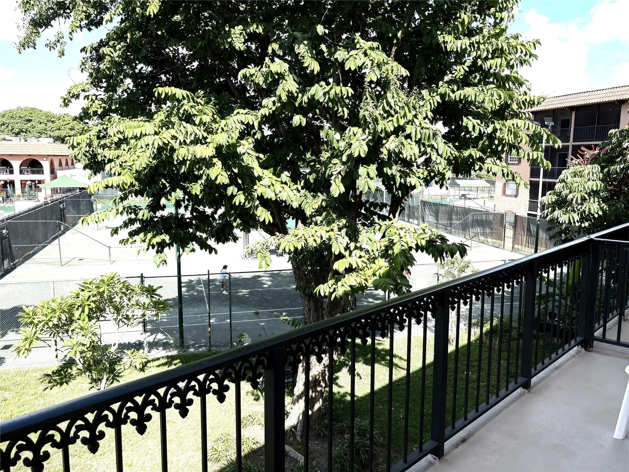 620 Tennis Club Dr, #305
