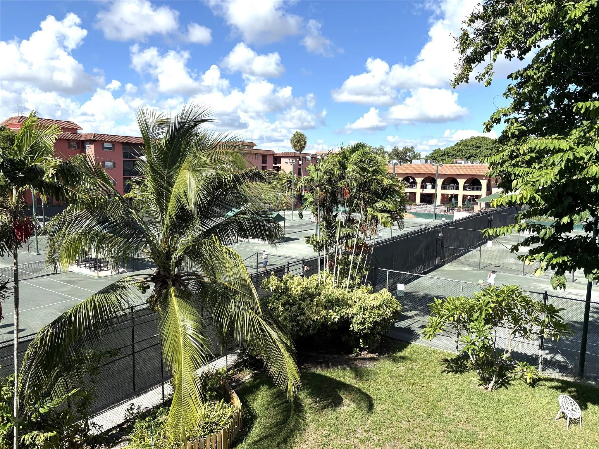 620 Tennis Club Dr, #305