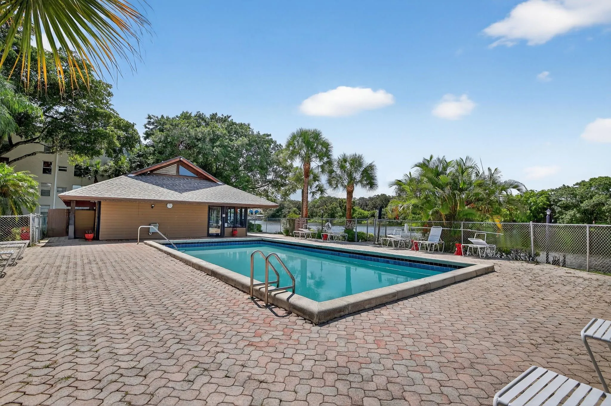 9440 Poinciana Pl, #401