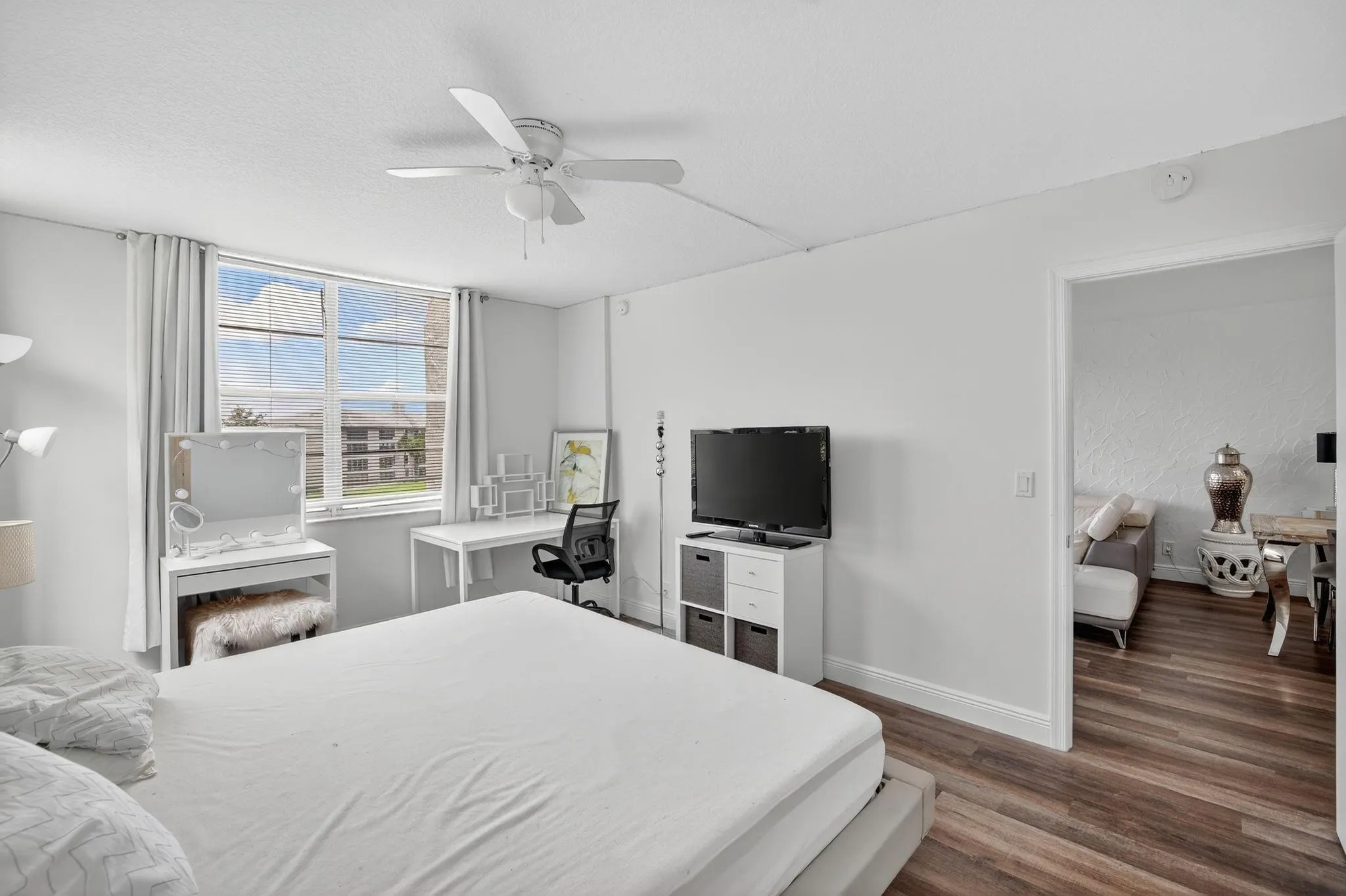 9440 Poinciana Pl, #401