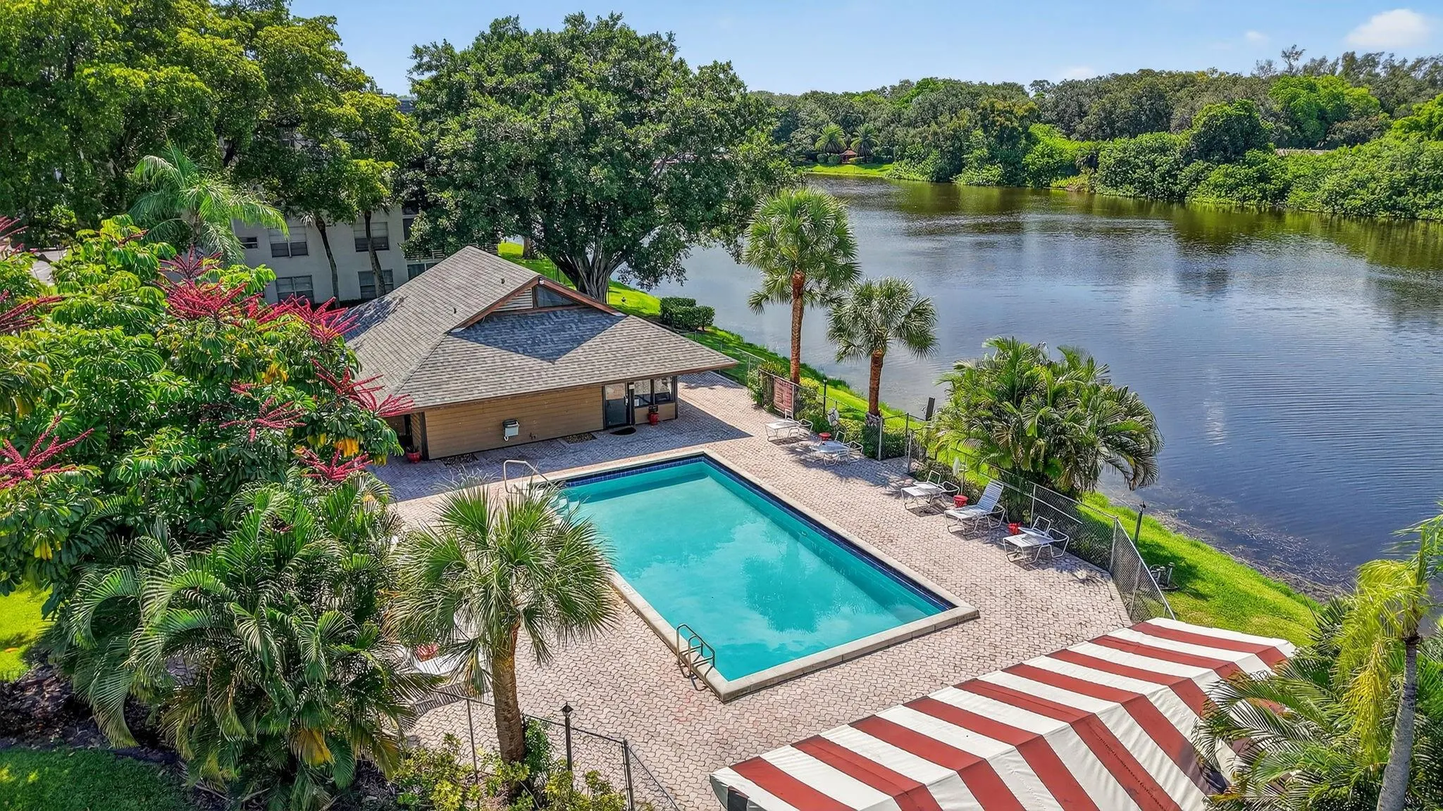 9440 Poinciana Pl, #401