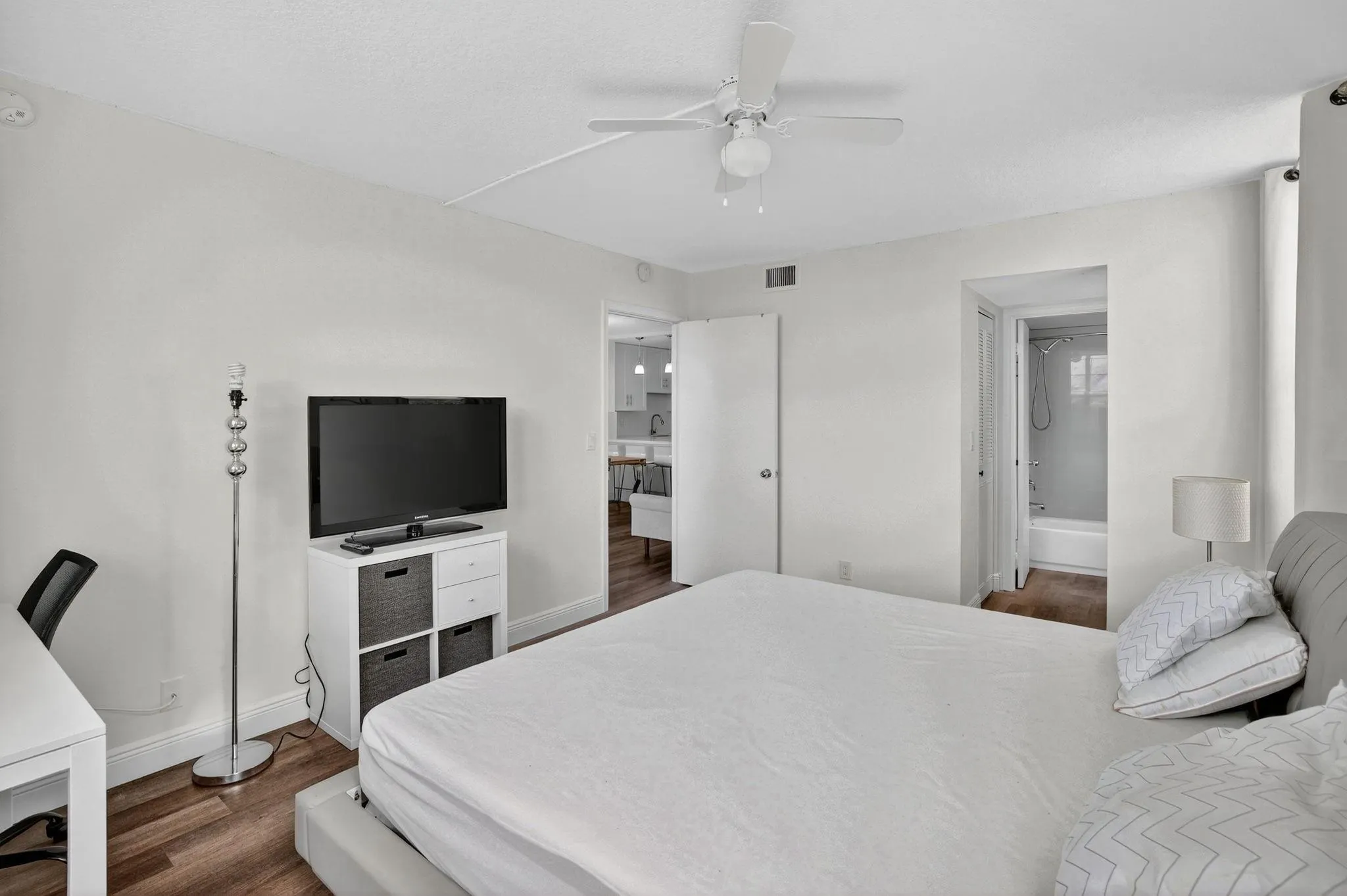 9440 Poinciana Pl, #401