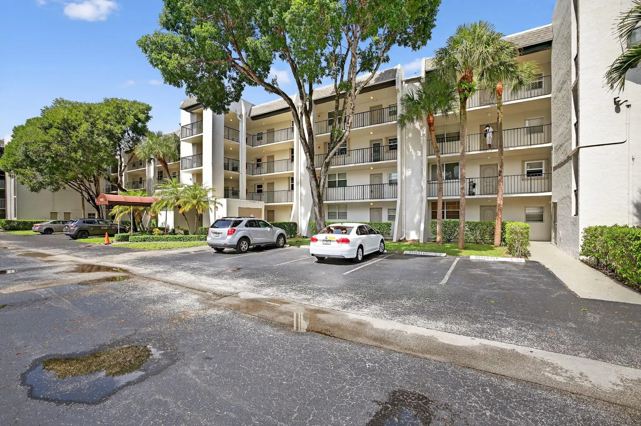 9440 Poinciana Pl, #401