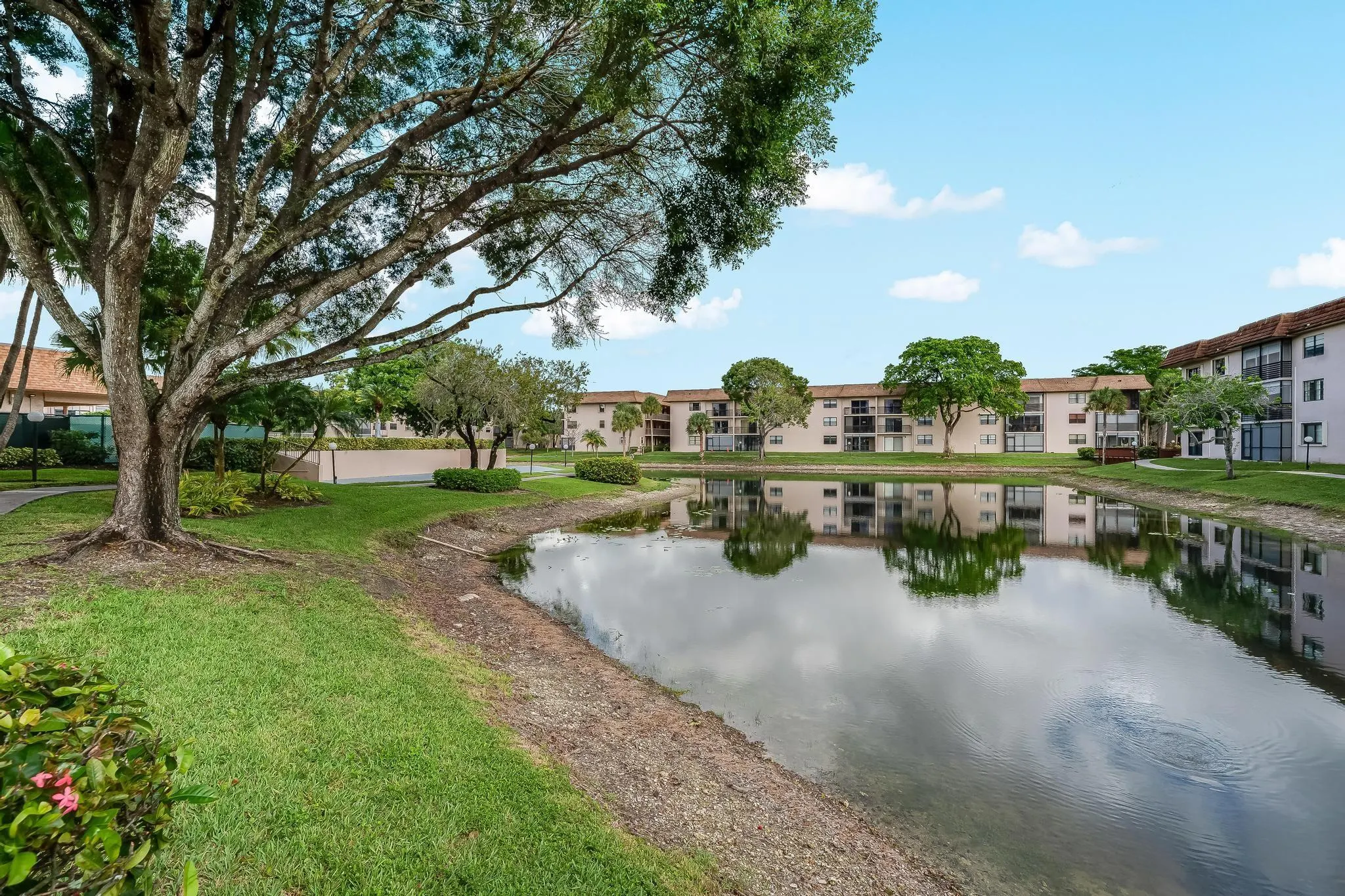 4955 E Sabal Palm Blvd, #104