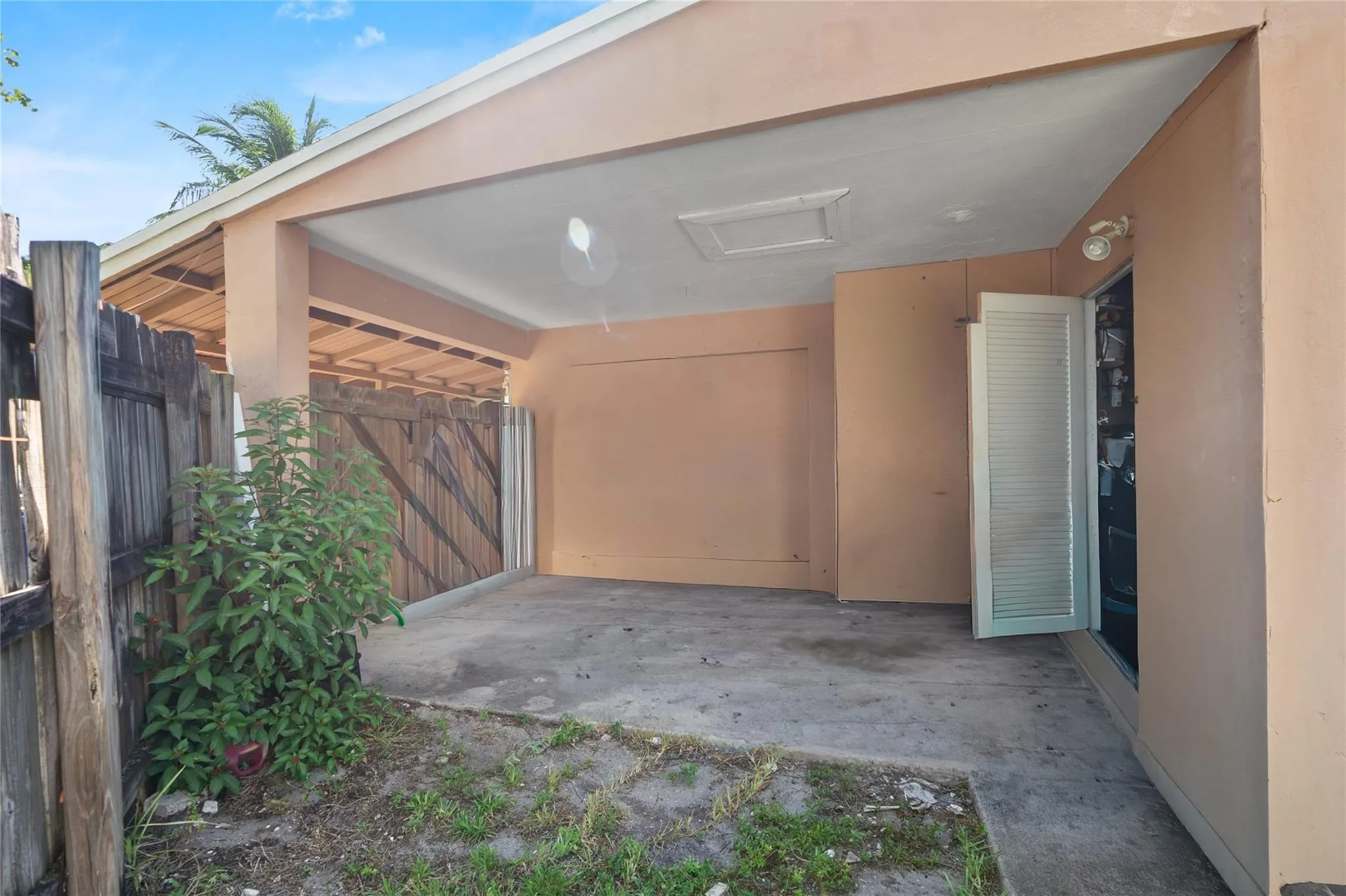 2481 NE 15th Ave