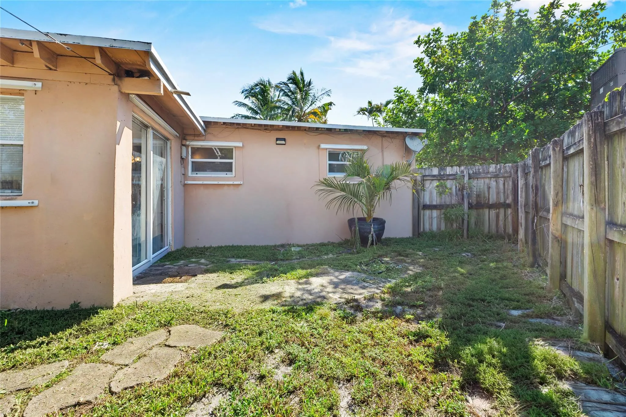 2481 NE 15th Ave