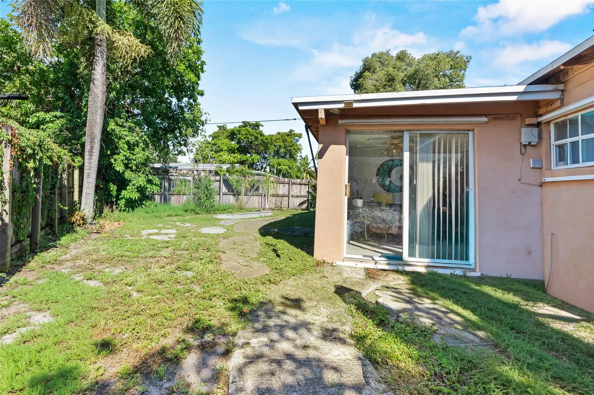 2481 NE 15th Ave