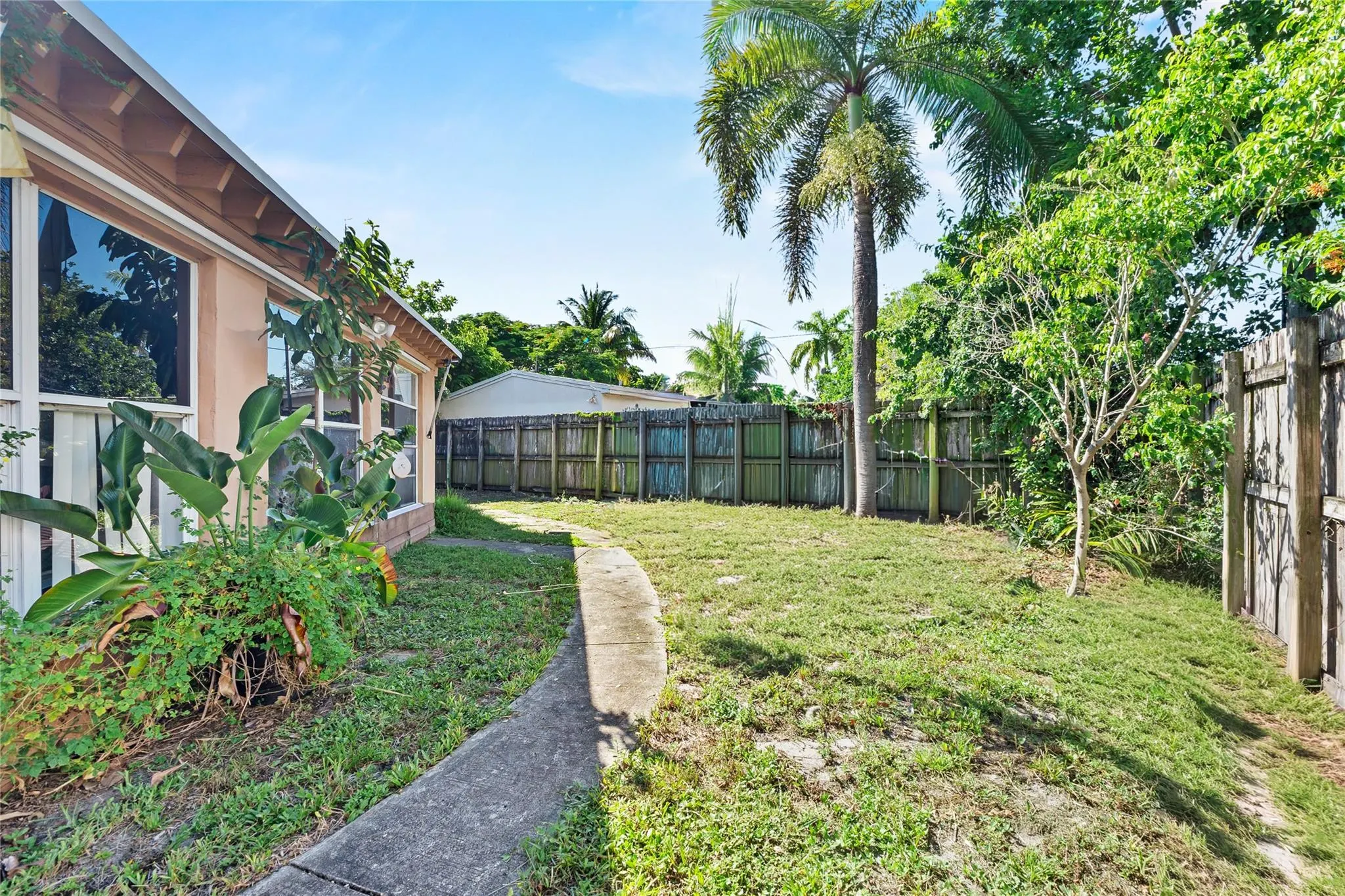 2481 NE 15th Ave