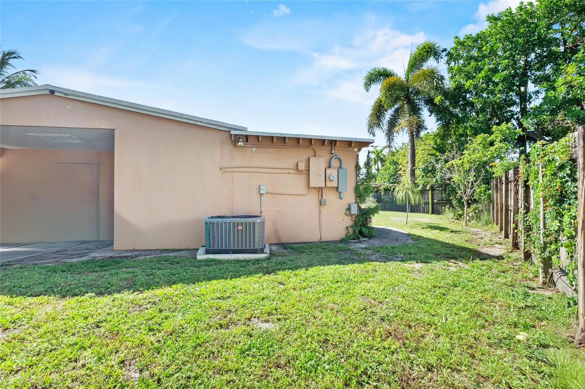 2481 NE 15th Ave