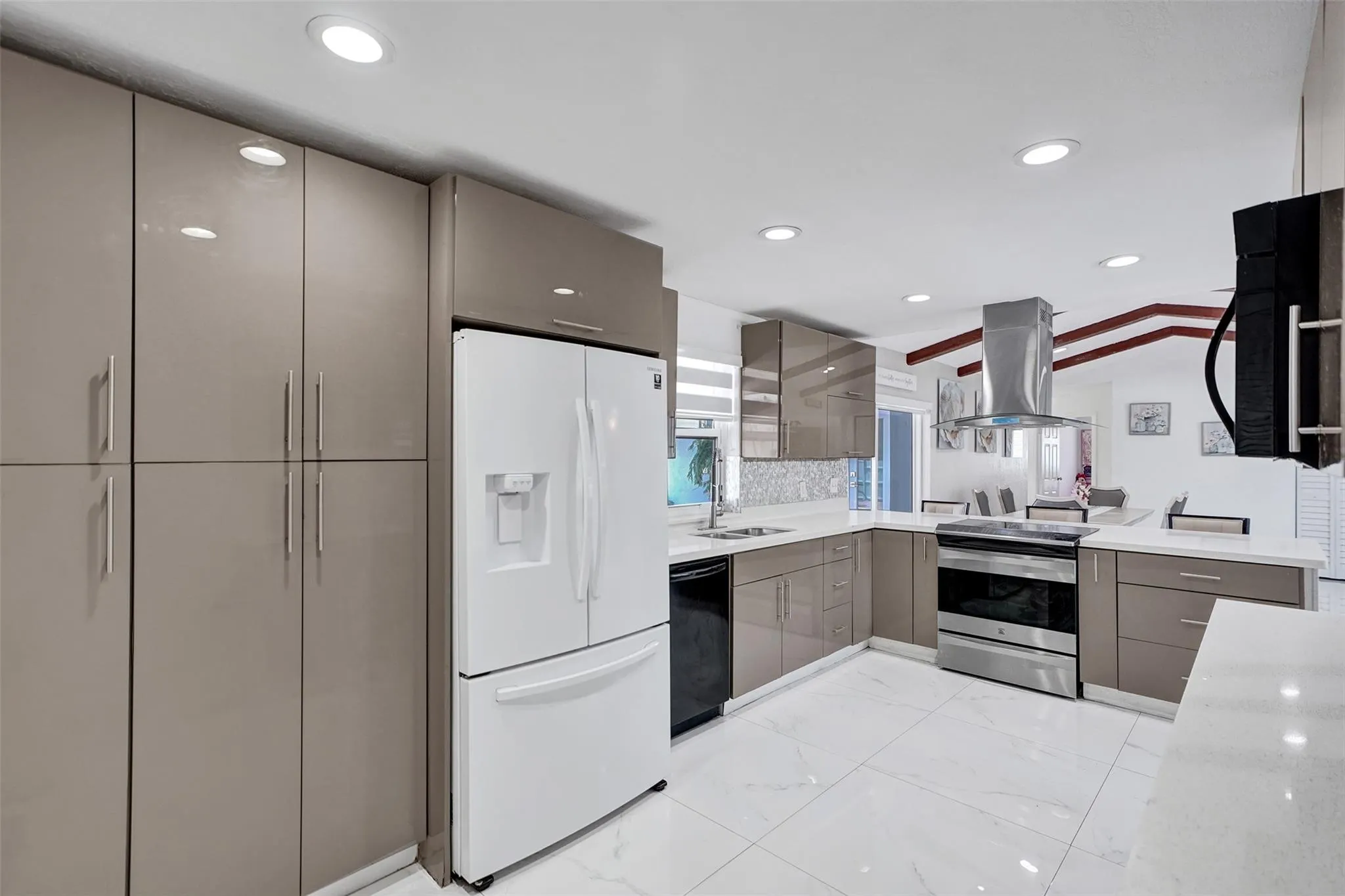 621 NW 97th Ter