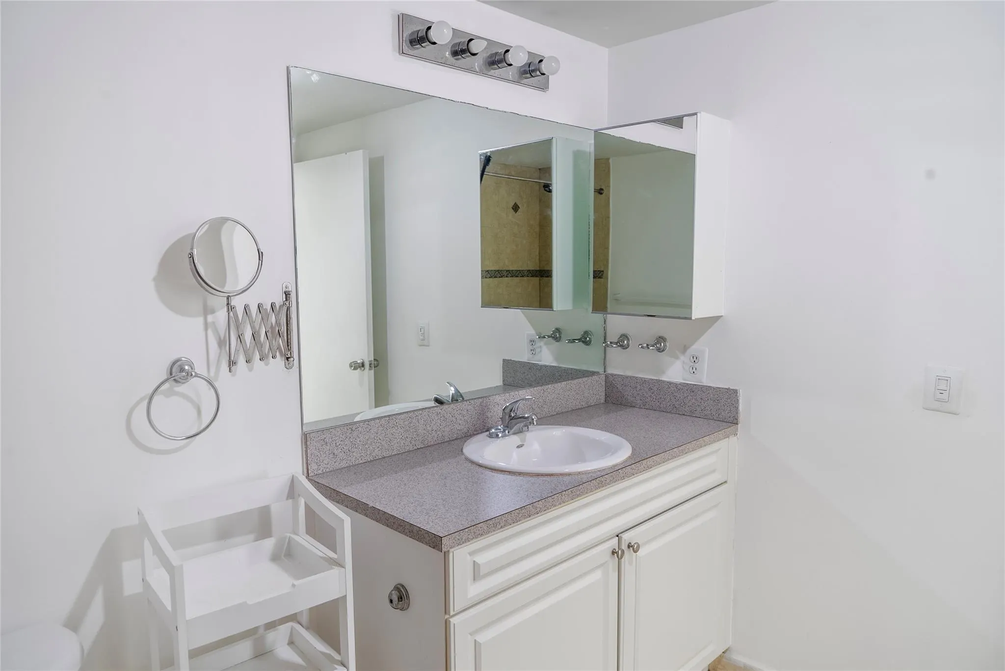 1 Glen Royal Pkwy, #809