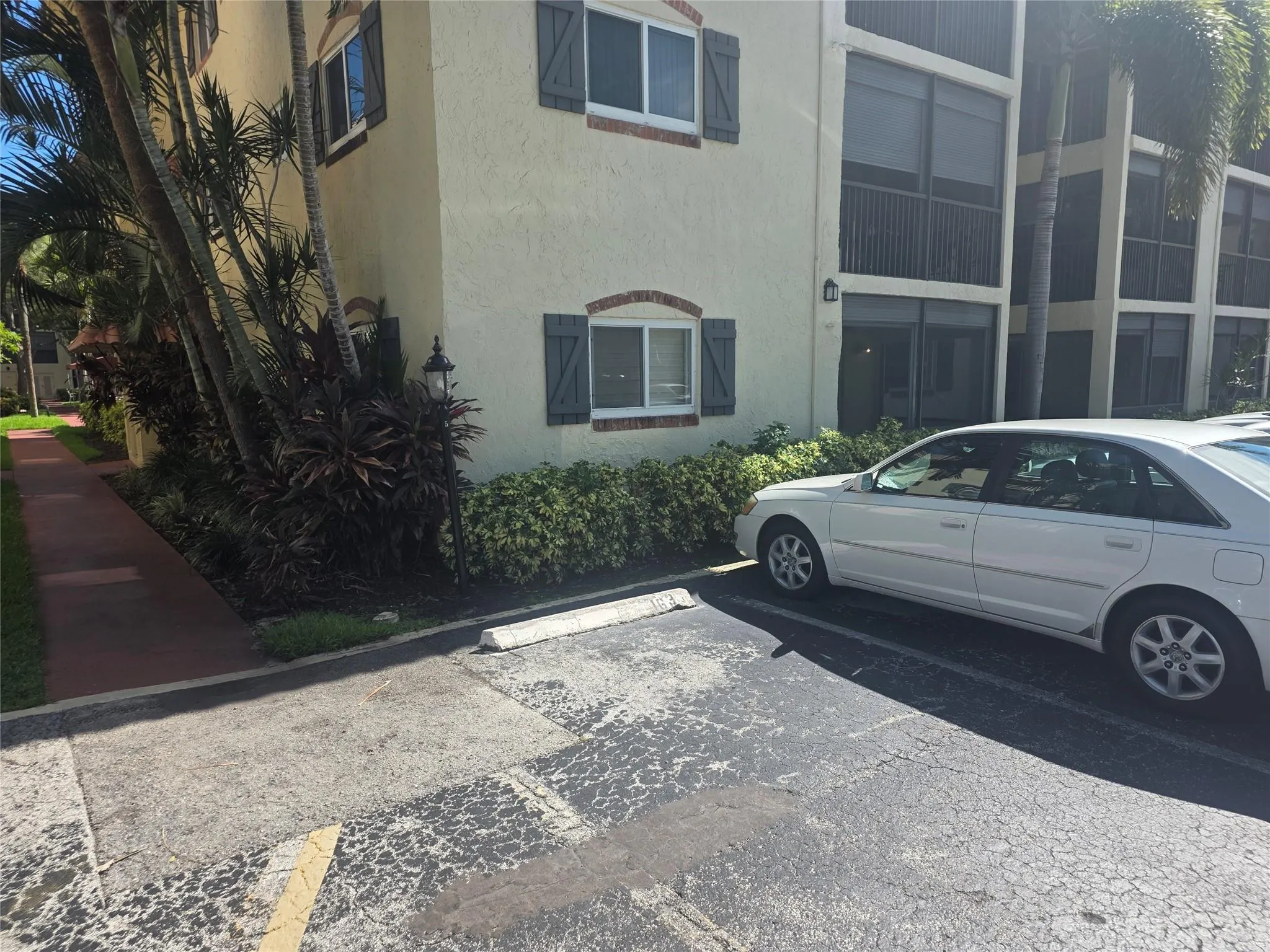 251 S Cypress Rd, #101
