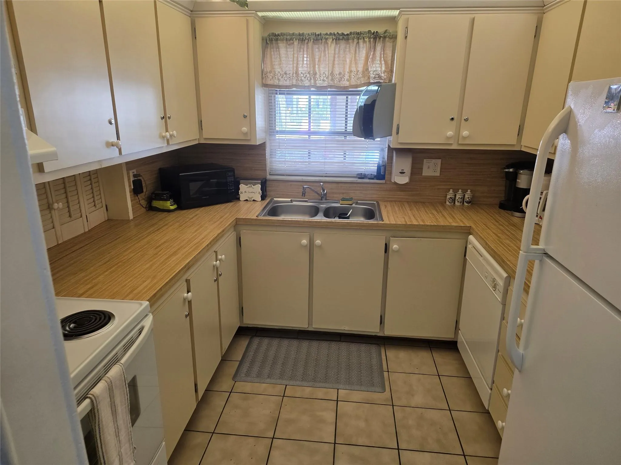 251 S Cypress Rd, #101