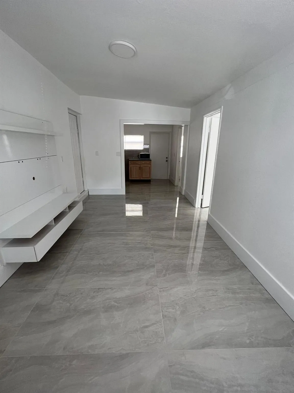 4040 NE 12th Ter
