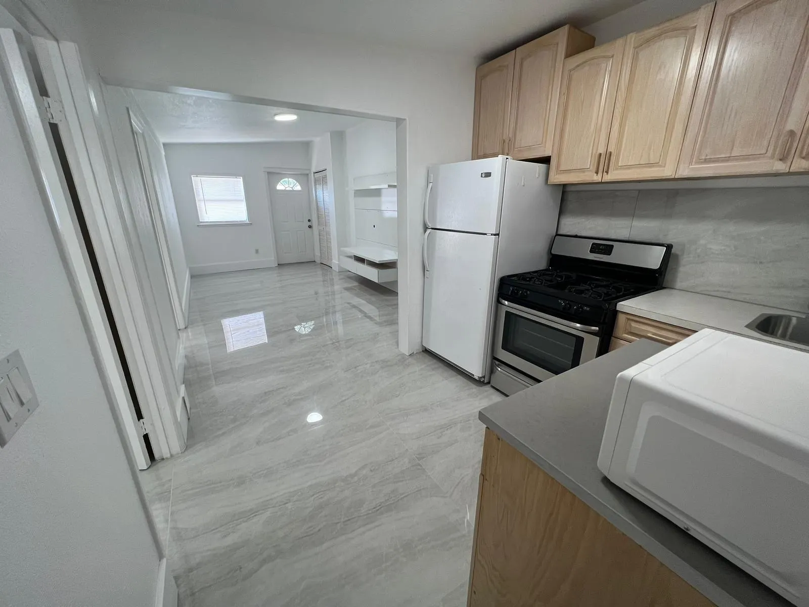 4040 NE 12th Ter
