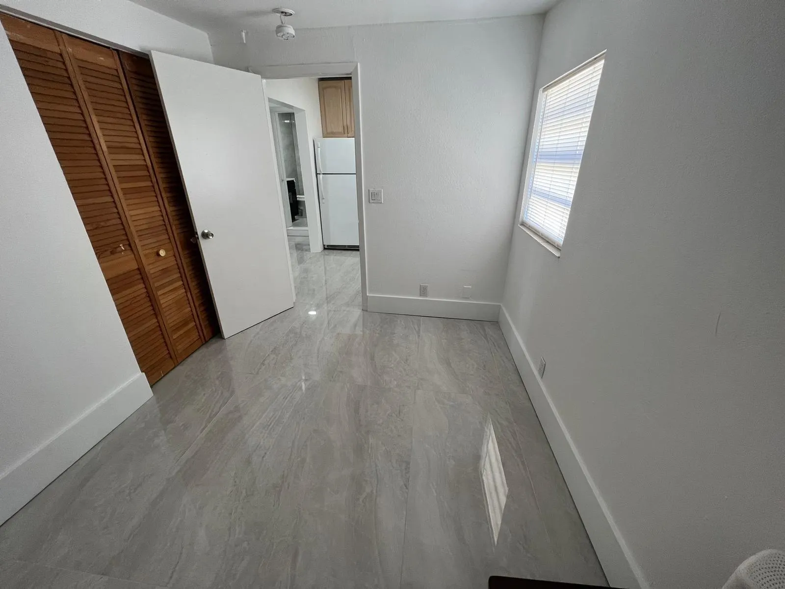 4040 NE 12th Ter