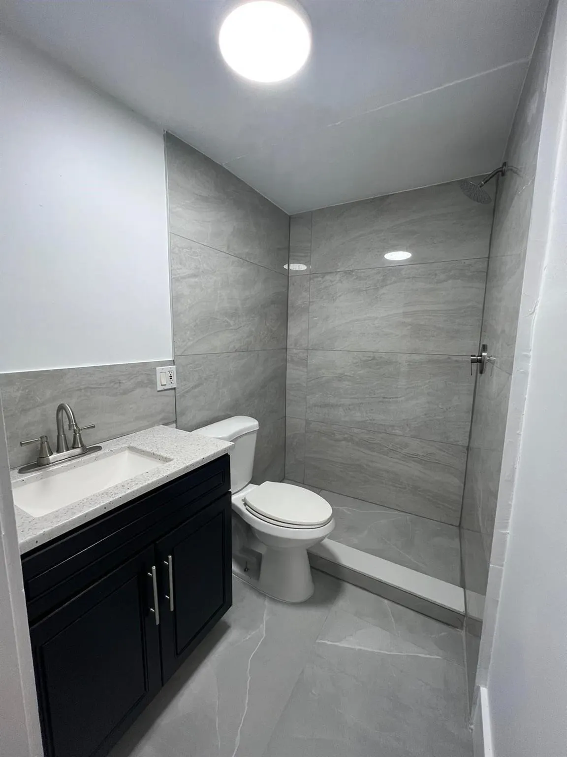 4040 NE 12th Ter