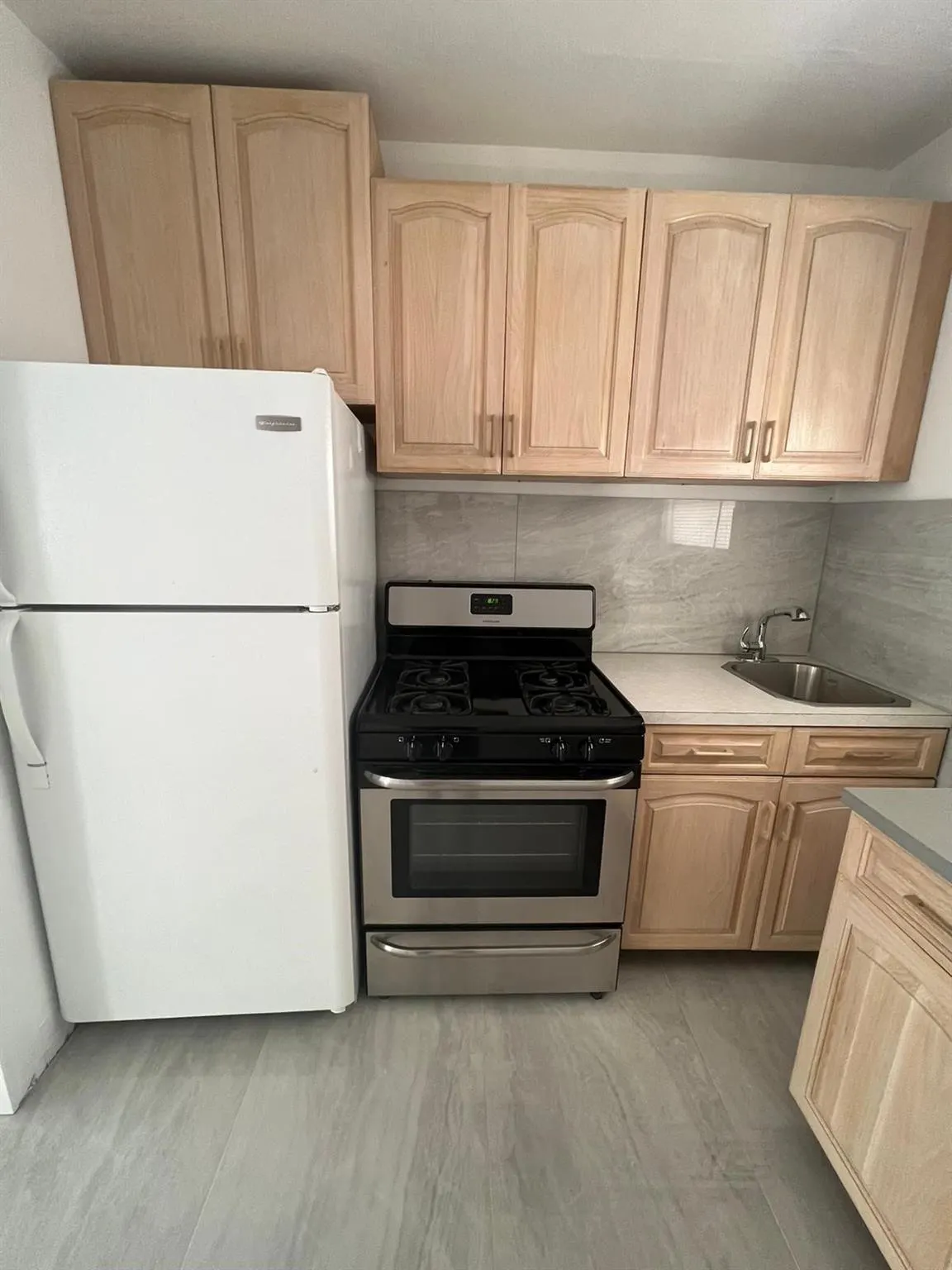 4040 NE 12th Ter