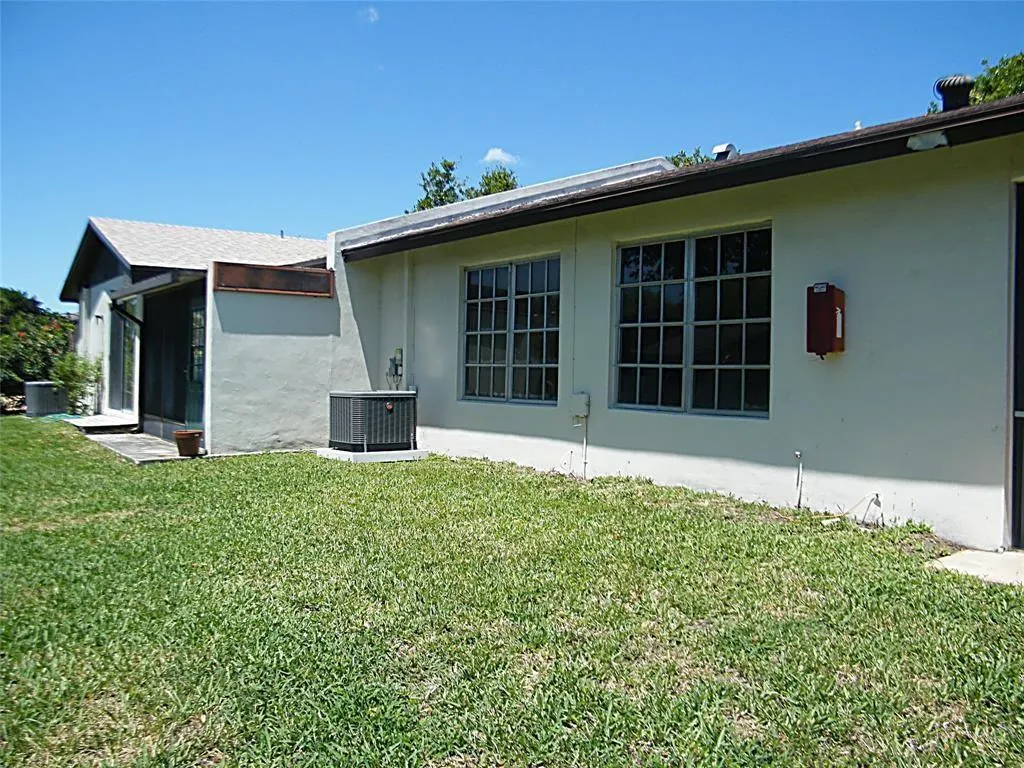 5411 Laurel Oak St