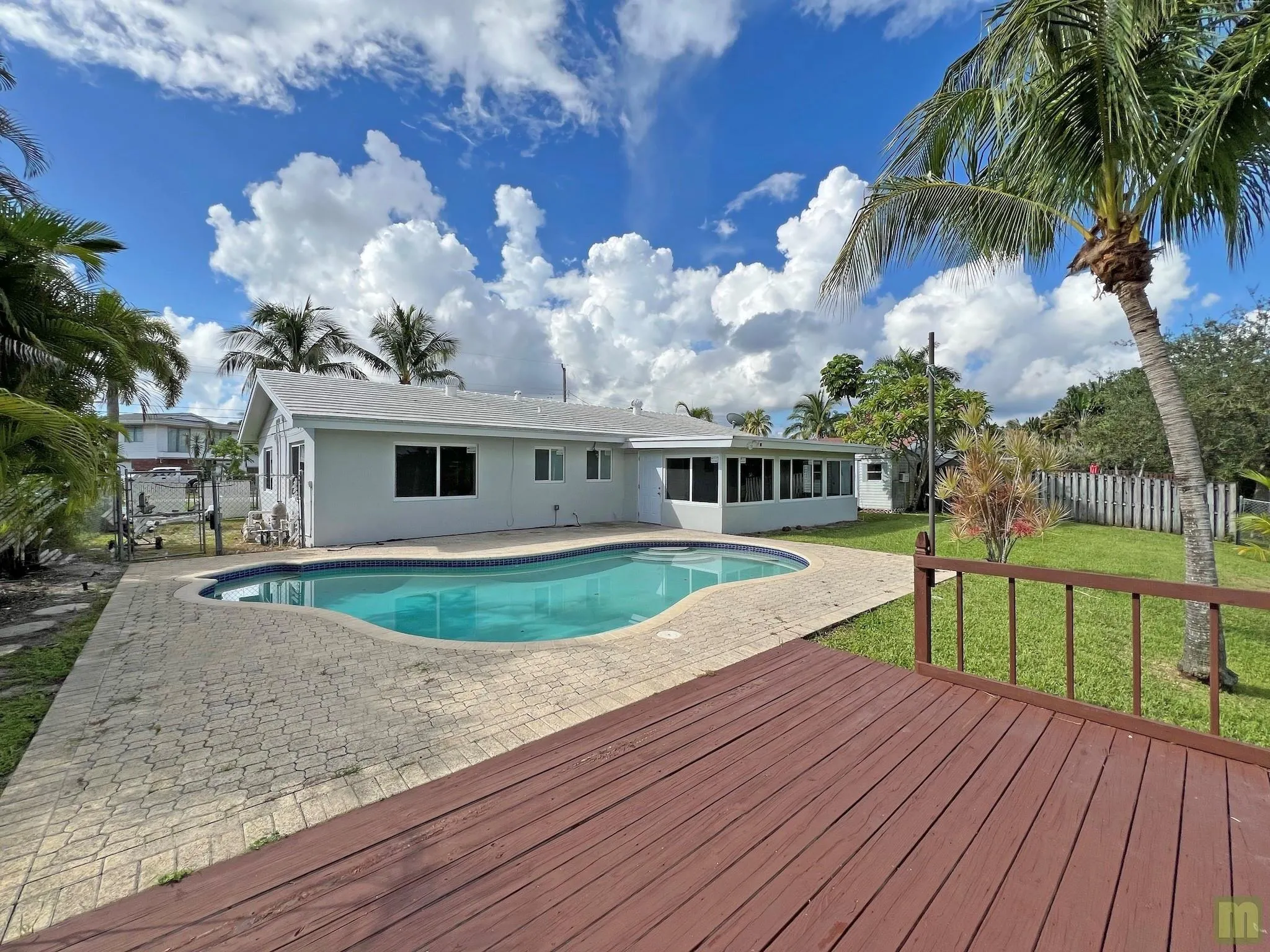 4331 NW 10th St