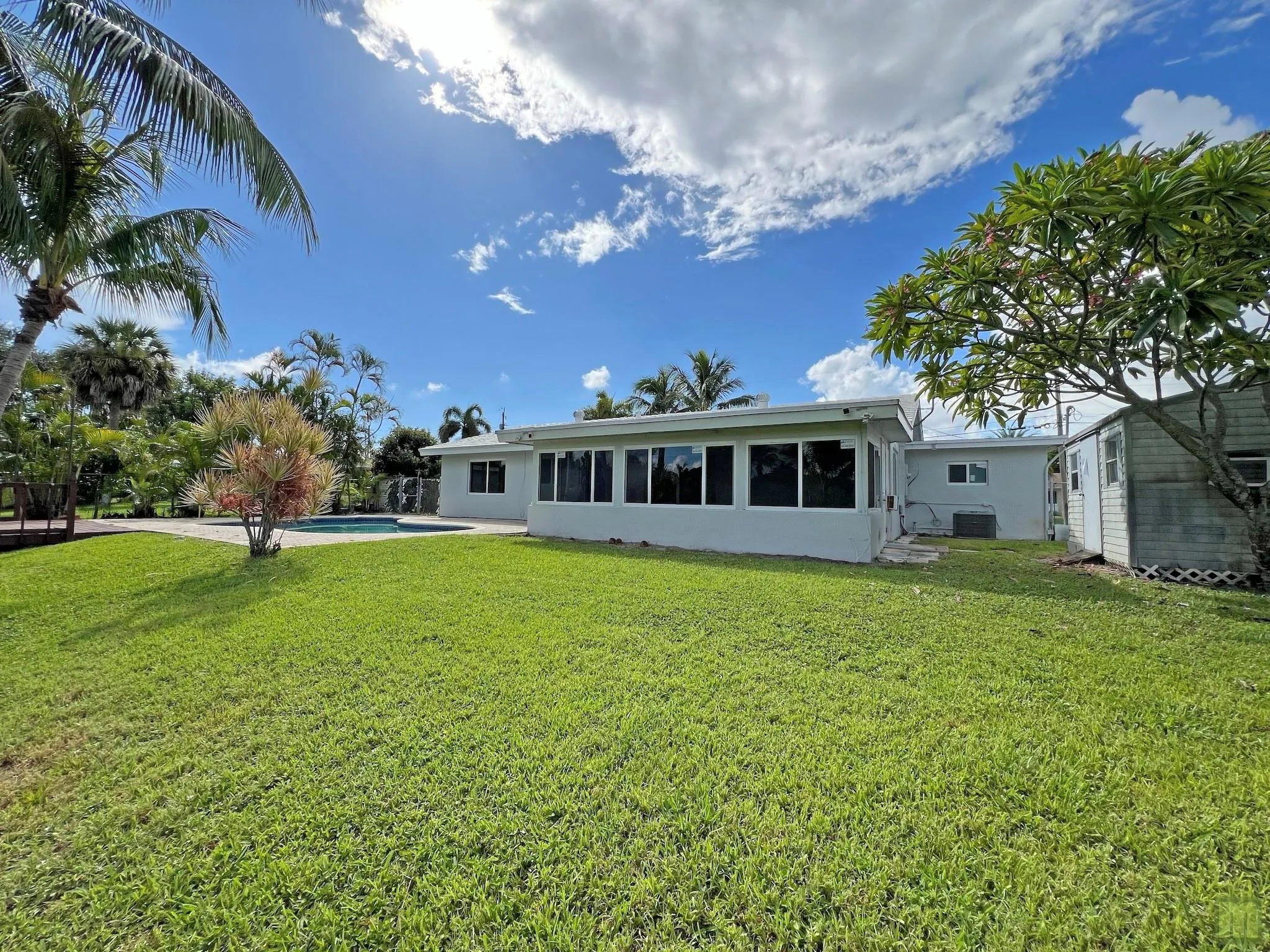 4331 NW 10th St