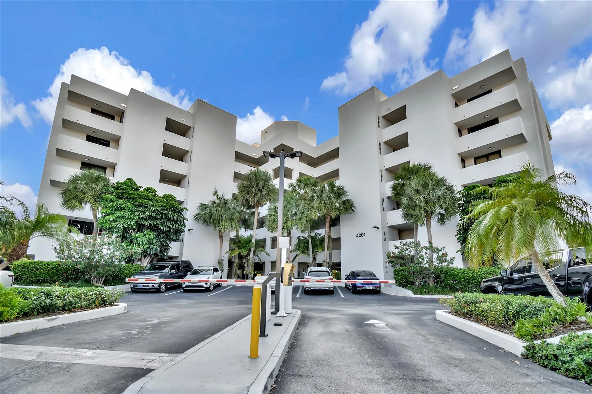 4201 N Ocean Dr, #301