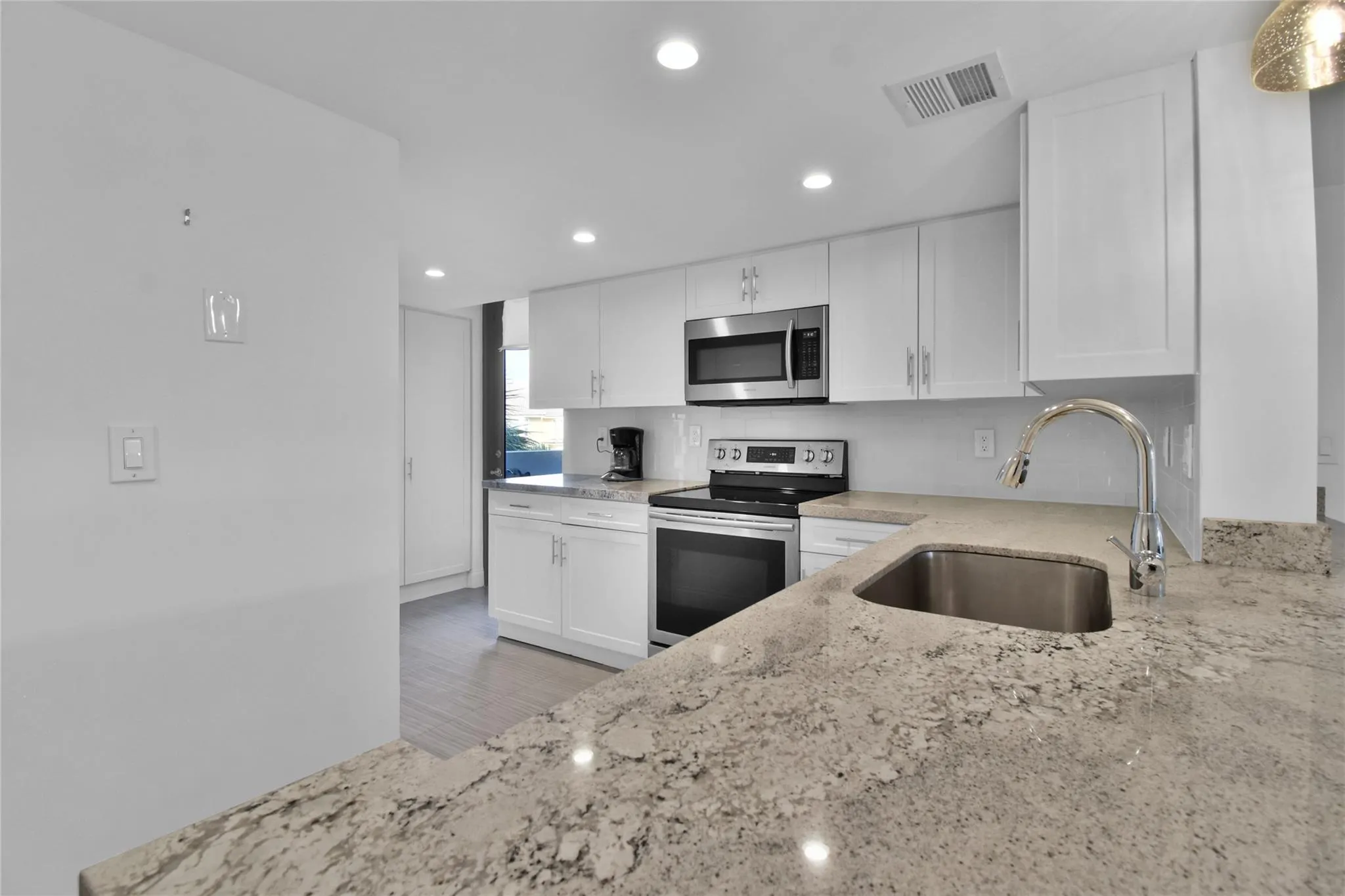 4201 N Ocean Dr, #301