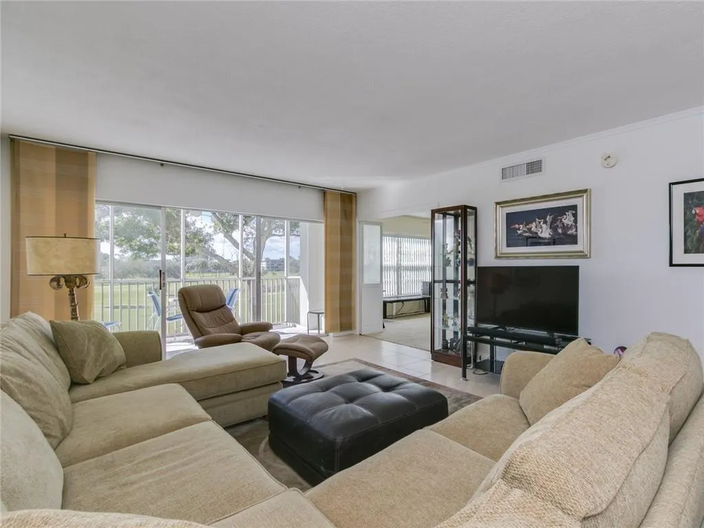 2950 N Palm Aire Dr