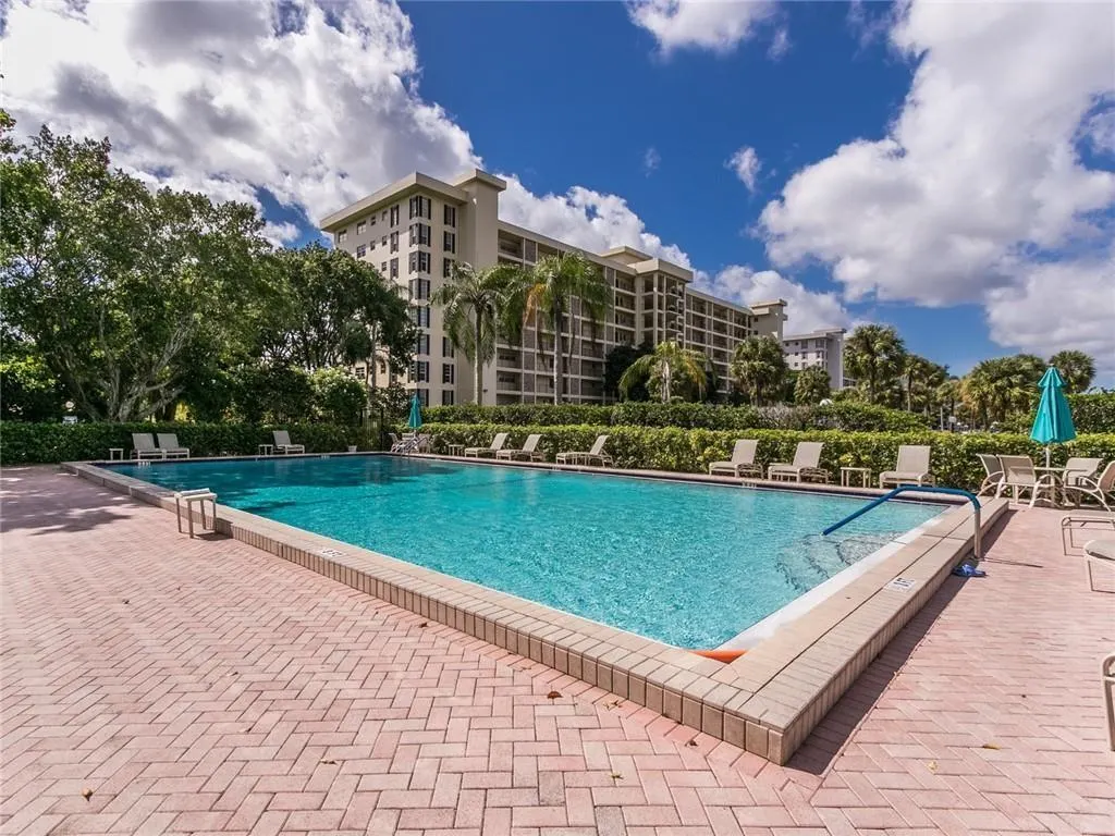 2950 N Palm Aire Dr