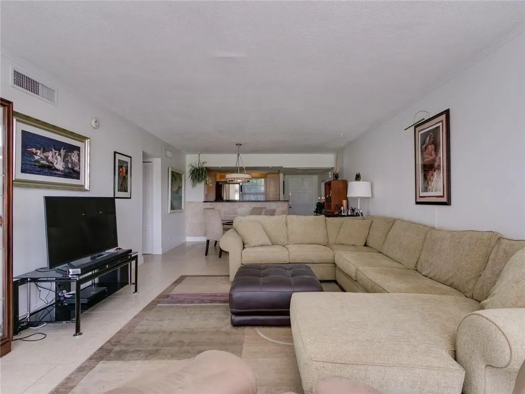 2950 N Palm Aire Dr