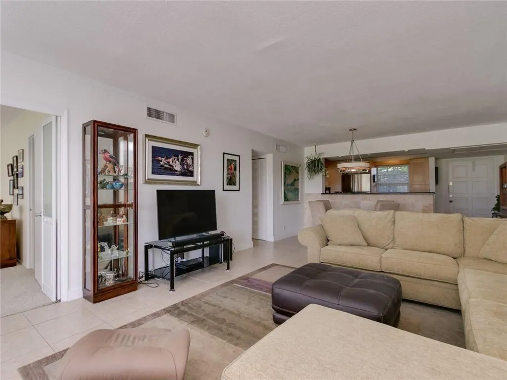 2950 N Palm Aire Dr