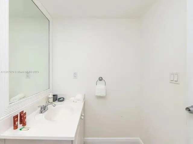 3901 S Ocean Dr, #12b