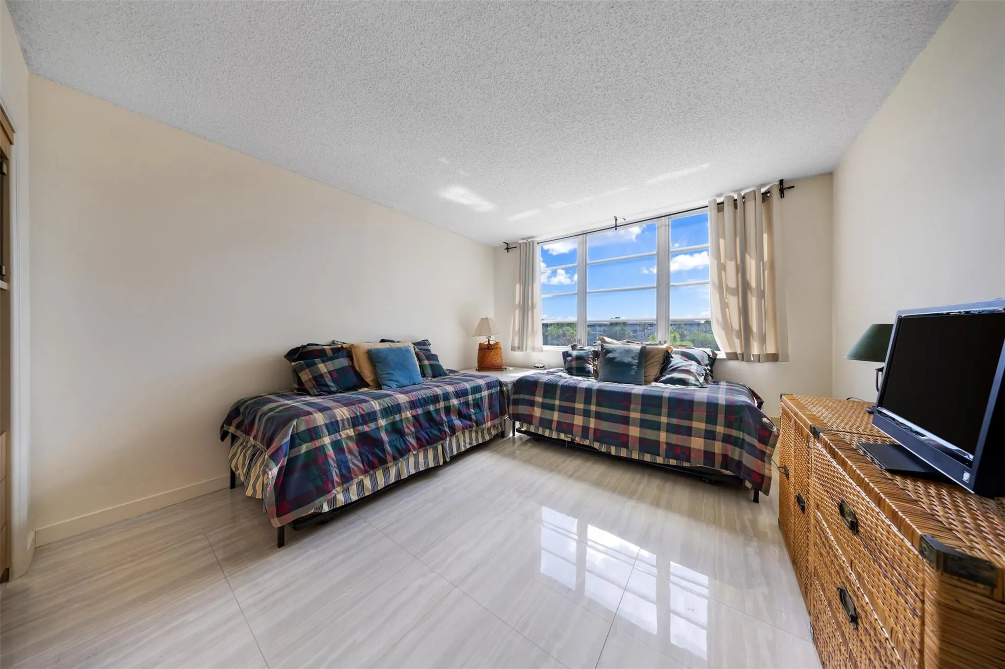 800 Cypress Grove Dr, #402