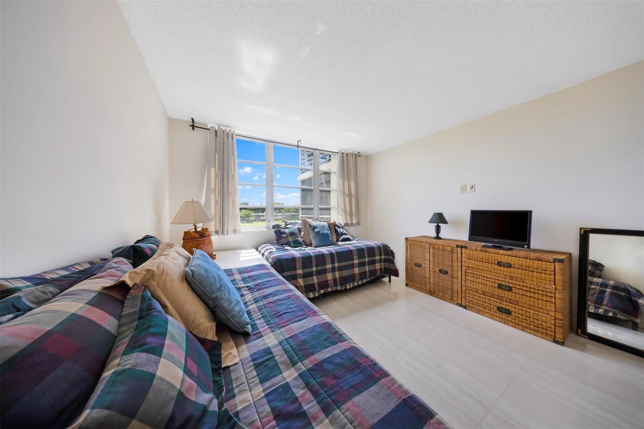 800 Cypress Grove Dr, #402