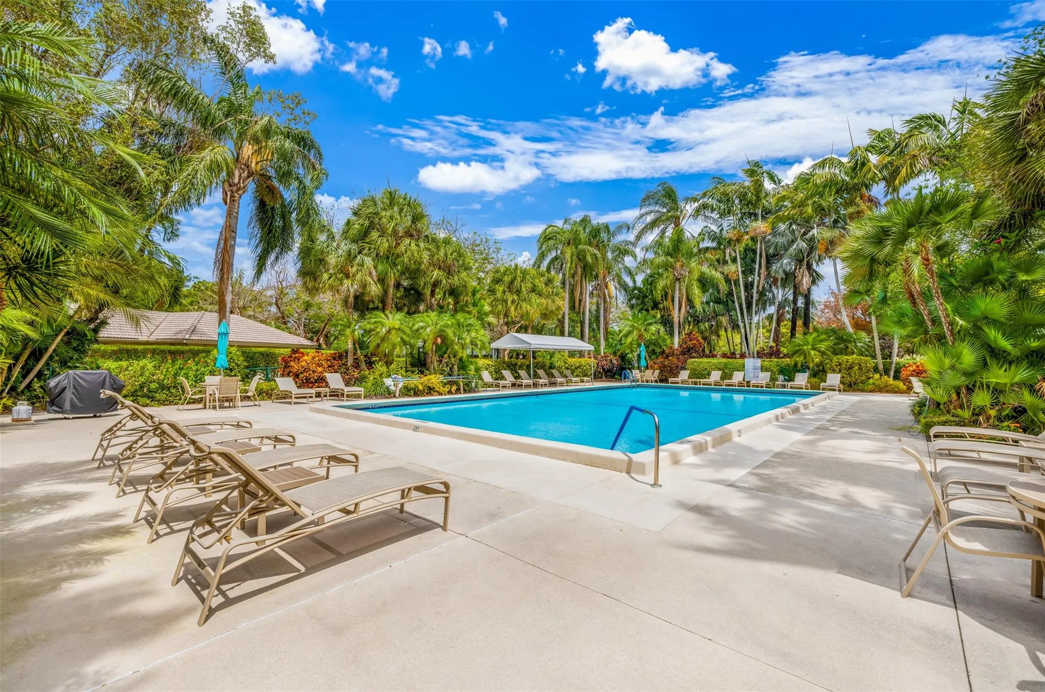 800 Cypress Grove Dr, #402