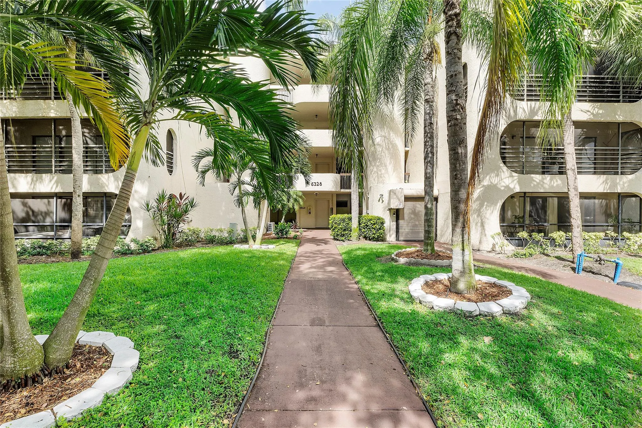 6328 W Longboat Ln W, #104