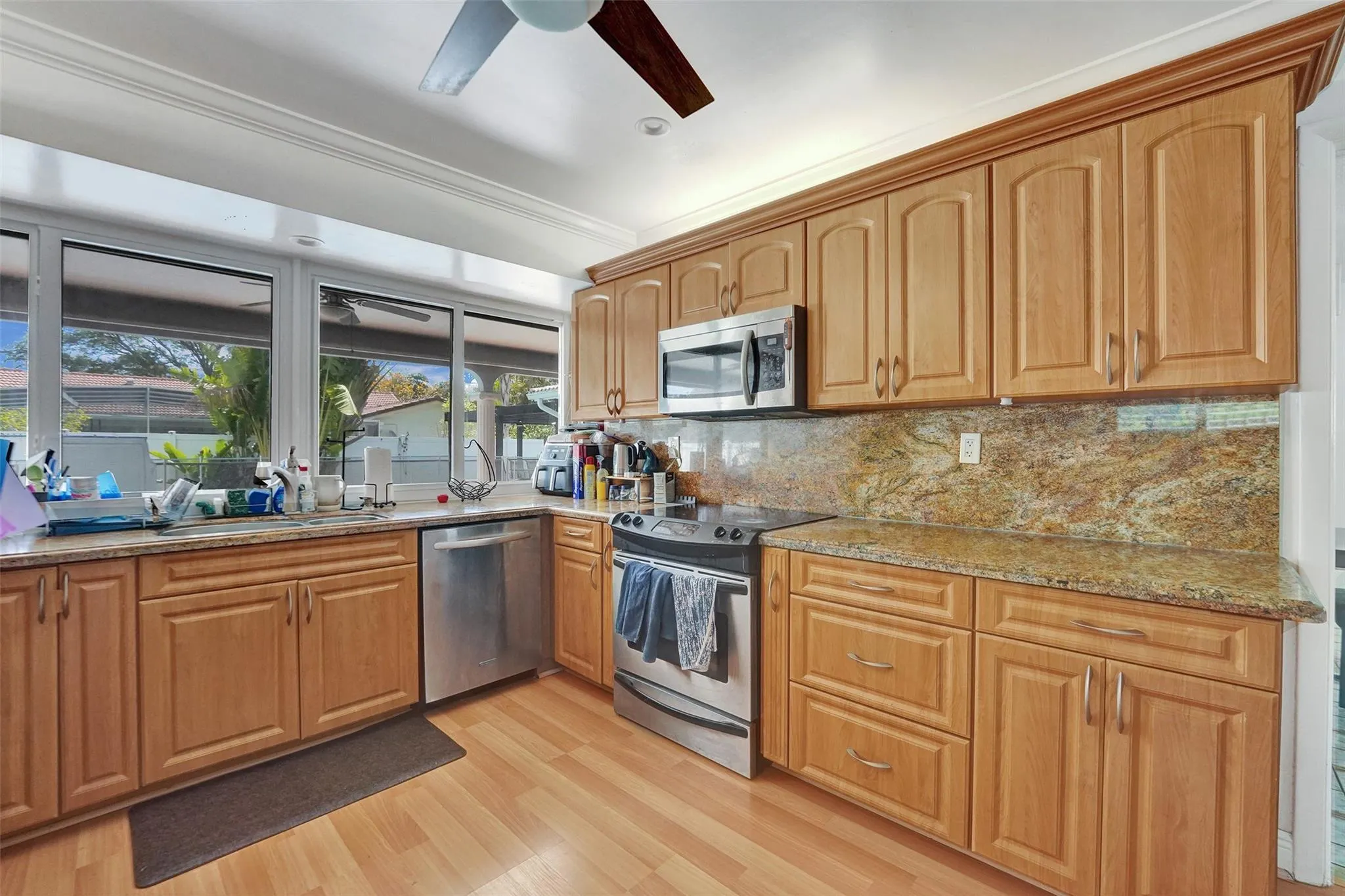 3611 N 33rd Ter