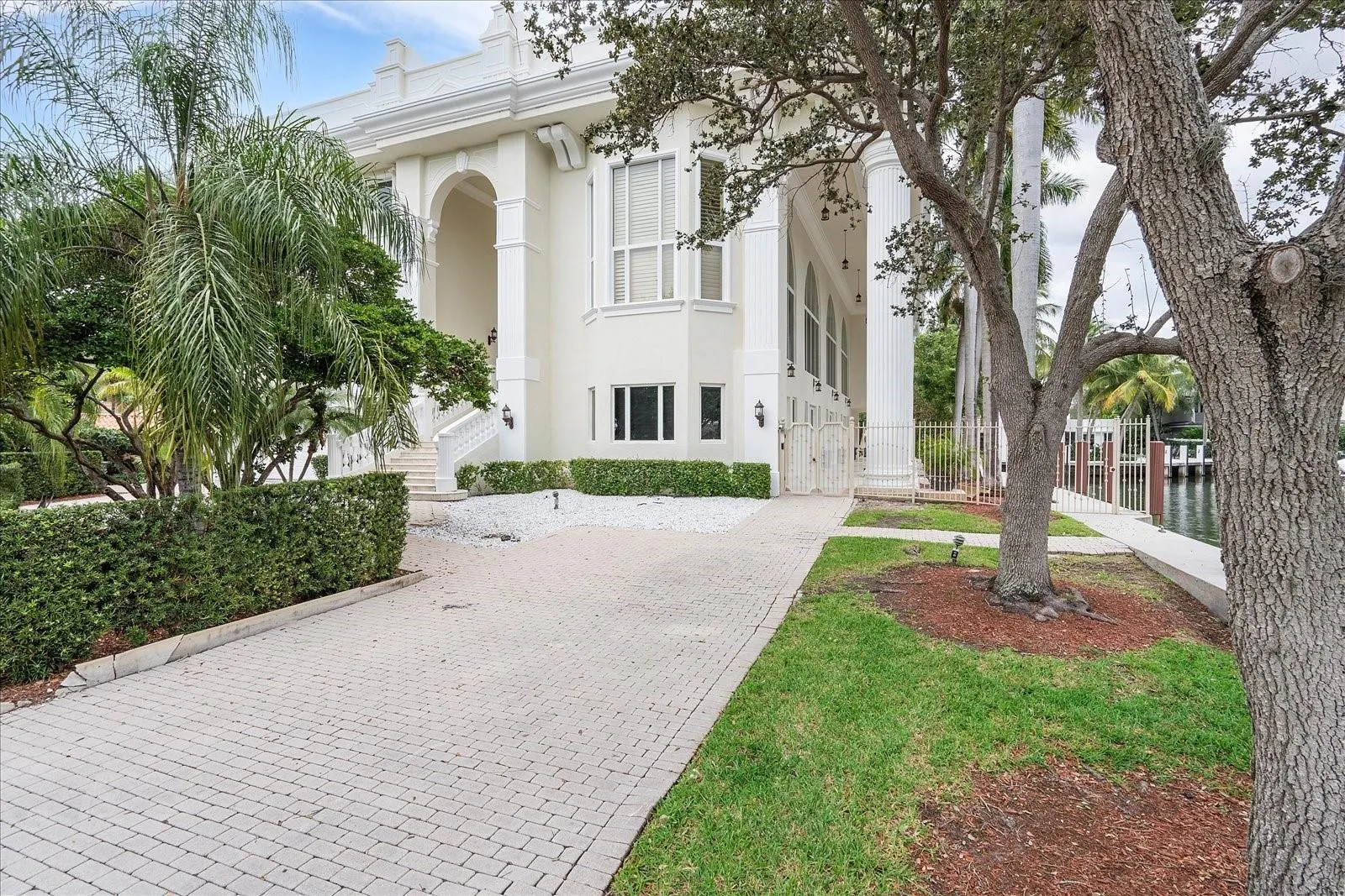 414 RIVIERA ISLE