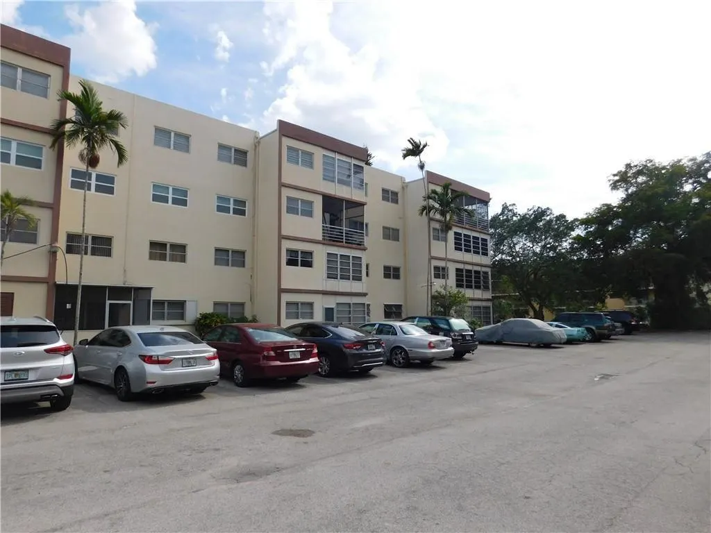 4047 NW 16th St, #406