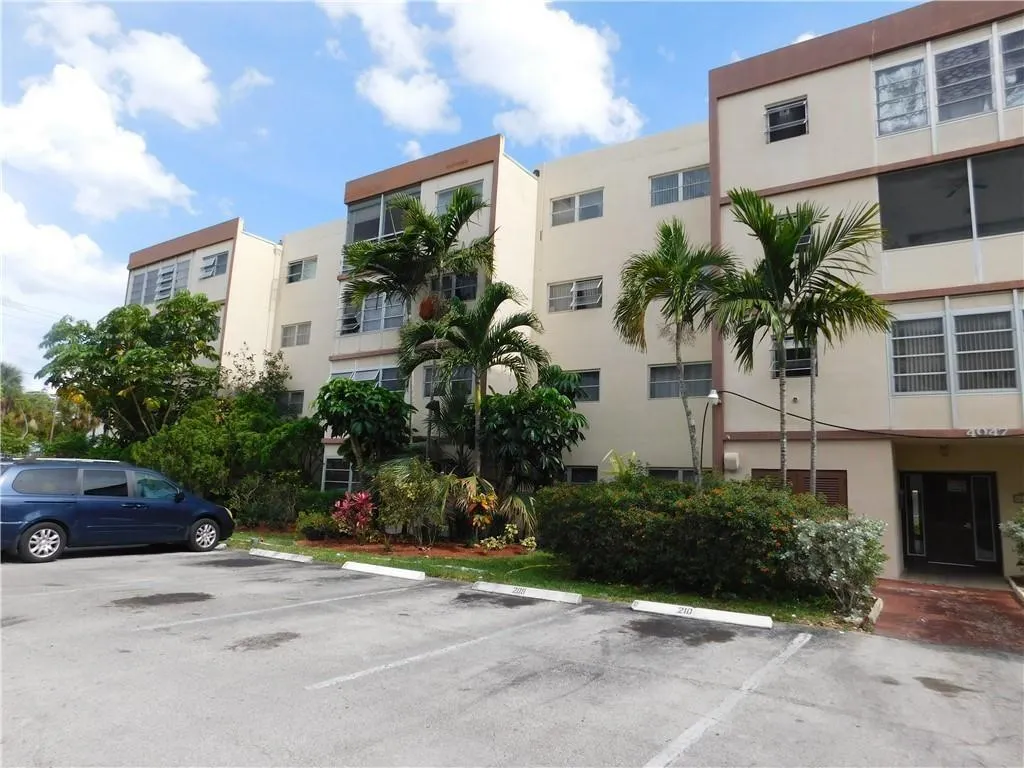 4047 NW 16th St, #406