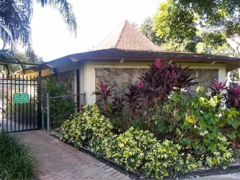2801 N Palm Aire Dr, #606