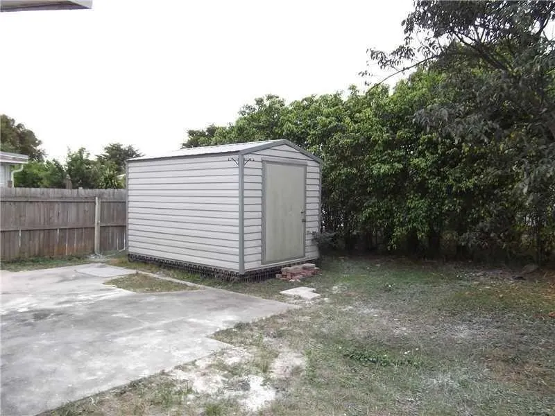 433 SW 61st Ter