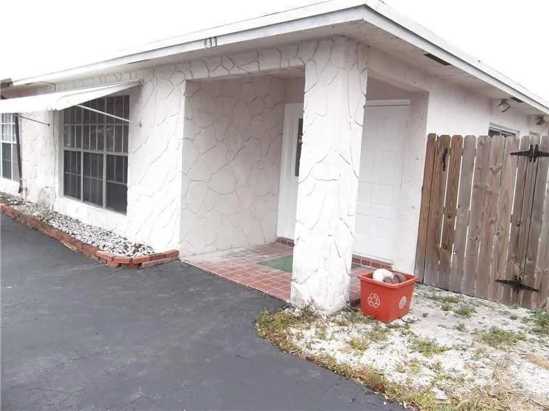 433 SW 61st Ter