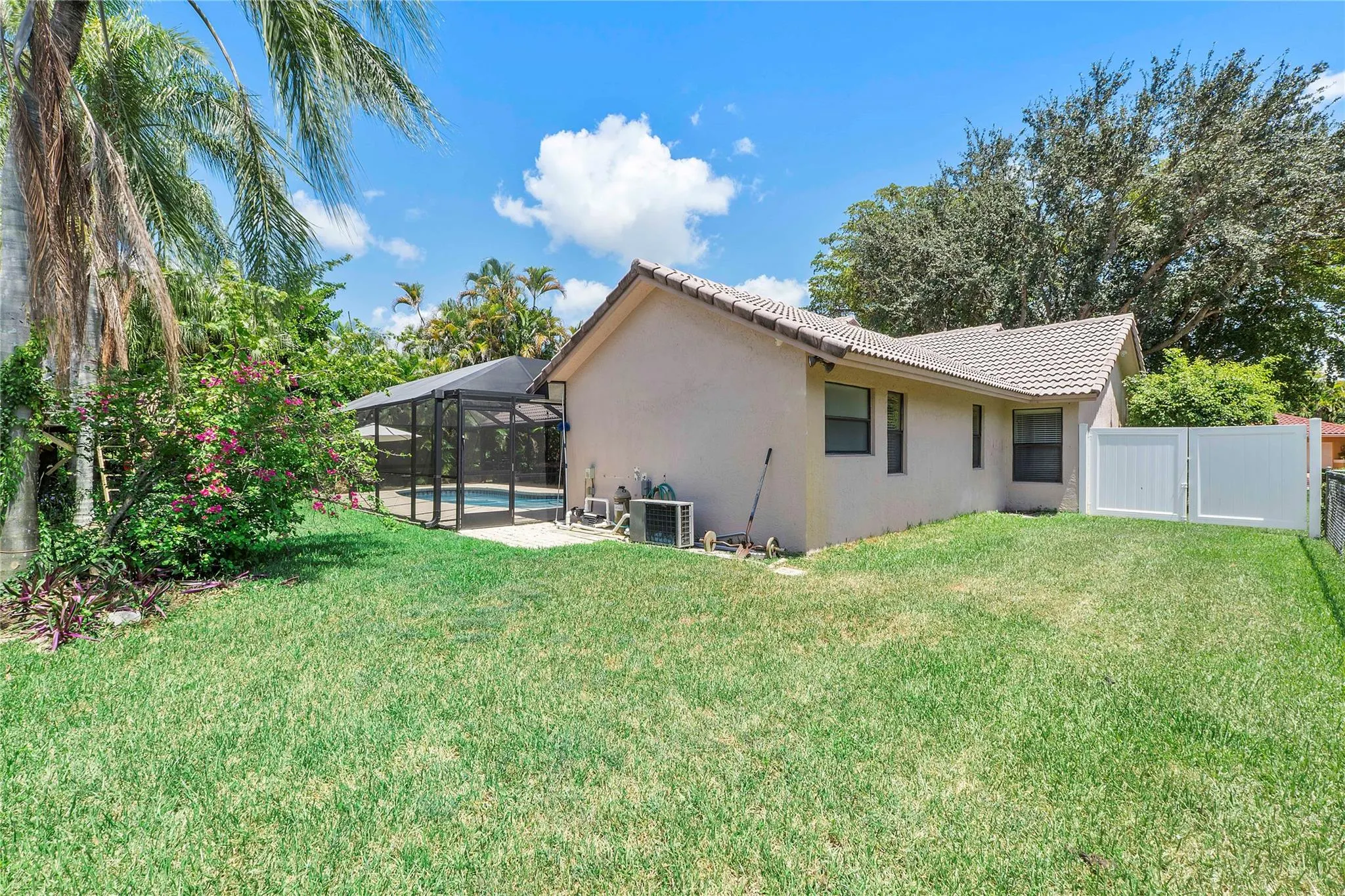 8626 NW 50th Dr