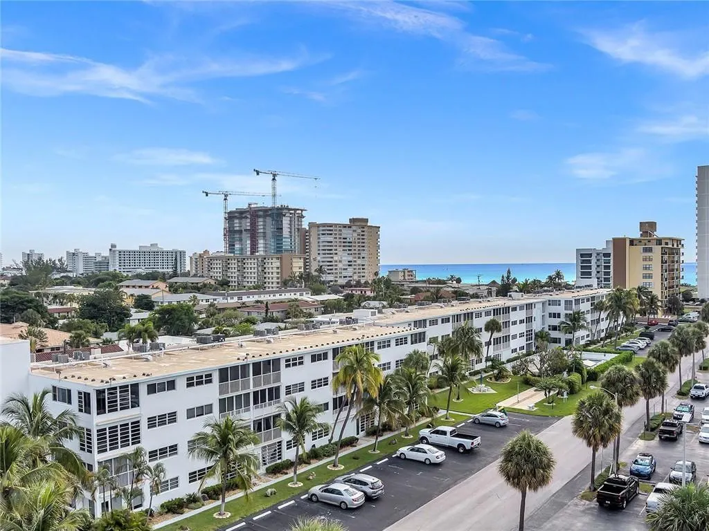 3211 NE 8th St, #303E