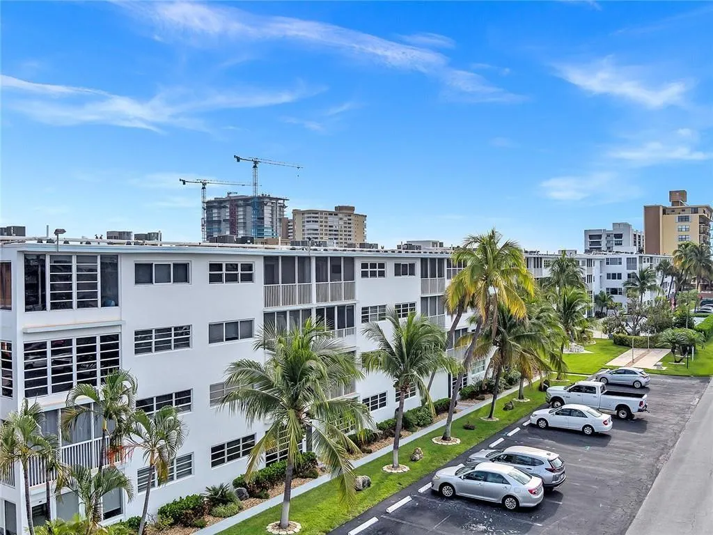 3211 NE 8th St, #303E