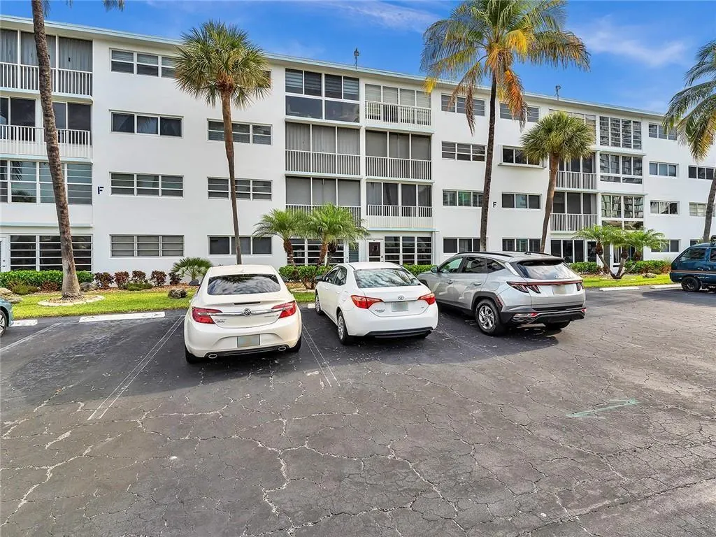 3211 NE 8th St, #303E