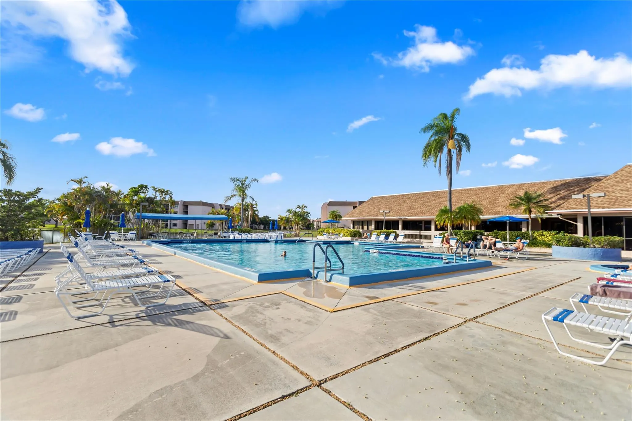 2801 N Pine Island Rd, #208
