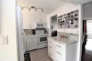 2801 N Pine Island Rd, #208